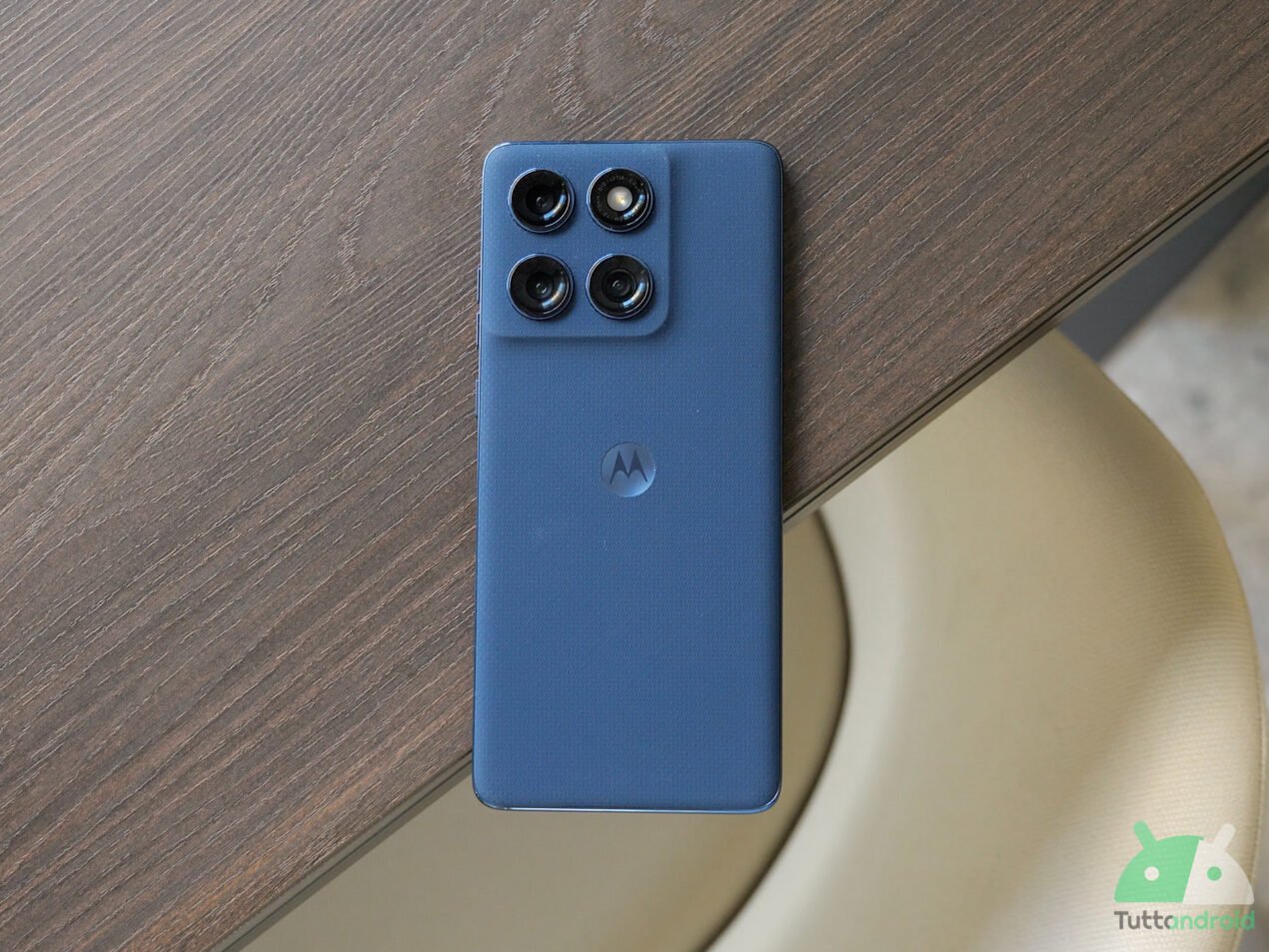 Motorola Edge 60 è la miglior soluzione a questa cifra: meno di 240€ oggi su Amazon