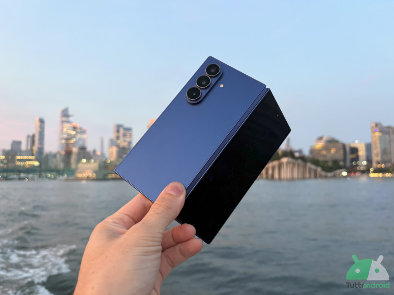 Recensione Samsung Galaxy Z Fold7: superato il concetto di smartphone