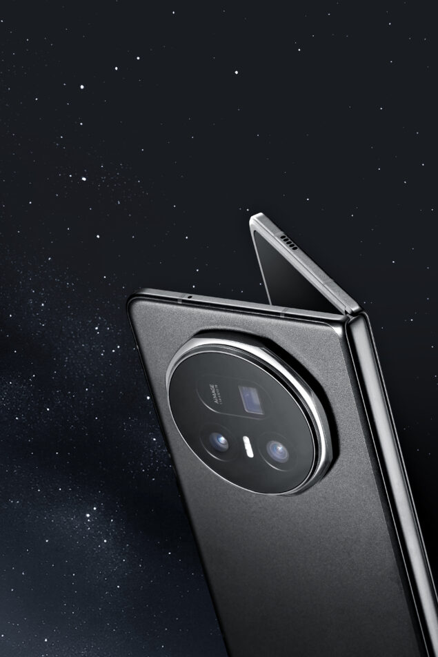 HONOR Magic V5