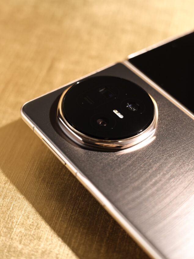 HONOR Magic V5