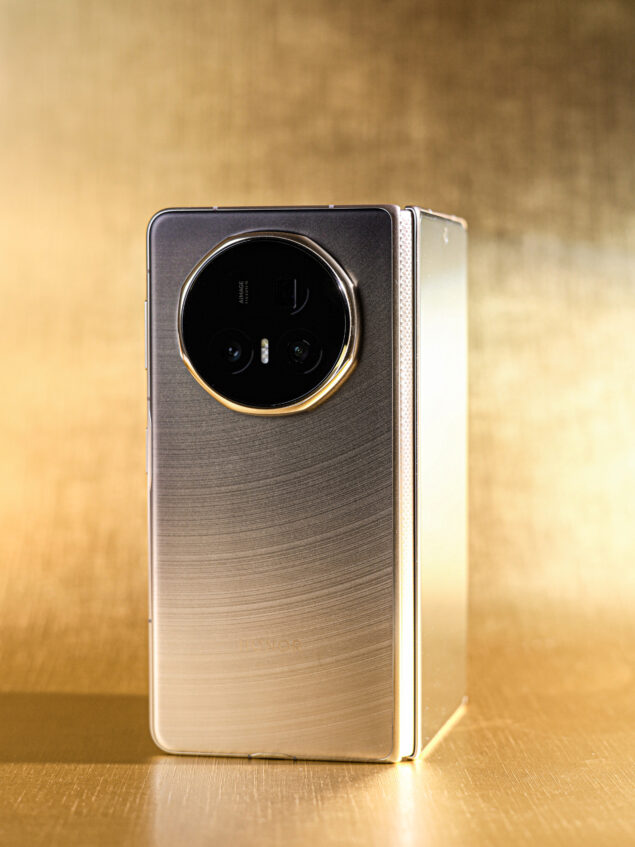 HONOR Magic V5