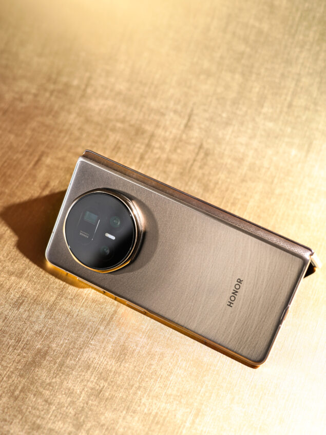 HONOR Magic V5