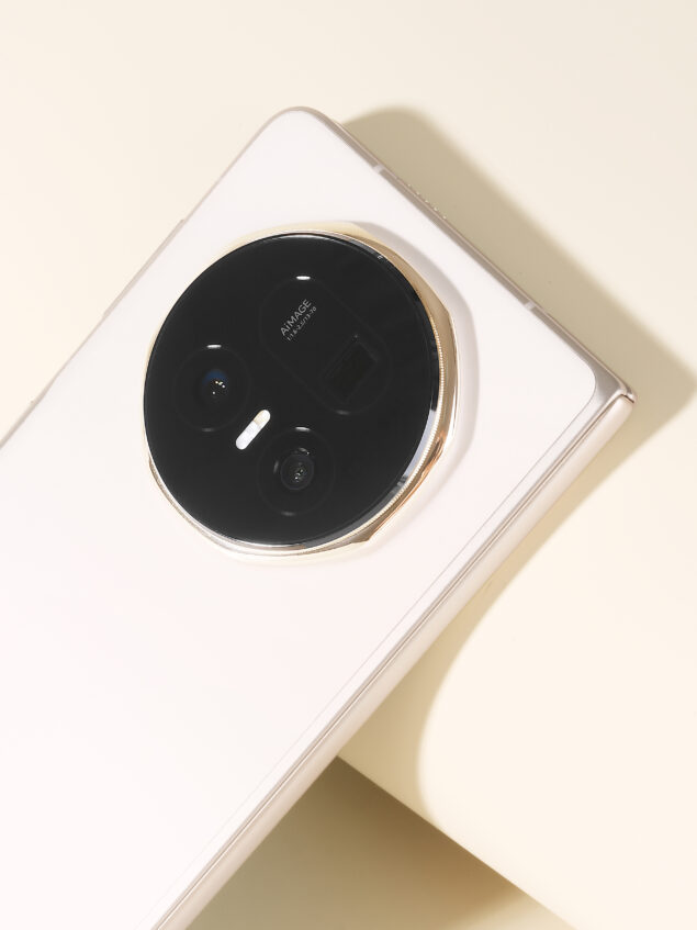 HONOR Magic V5