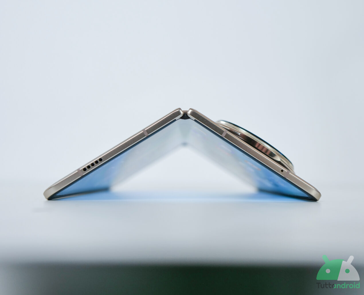 HONOR Magic V5 al minimo storico: il pieghevole ultra-sottile crolla di 1.000€ dal listino