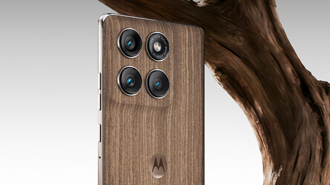 La nuova variante Pantone Walnut di Motorola Edge 60 Pro è ufficiale