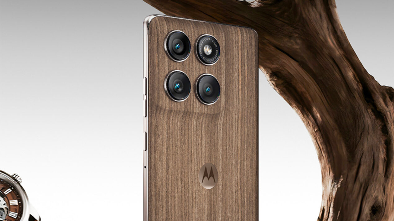 Arriva una versione speciale di Motorola Edge 60 Pro fatta in legno