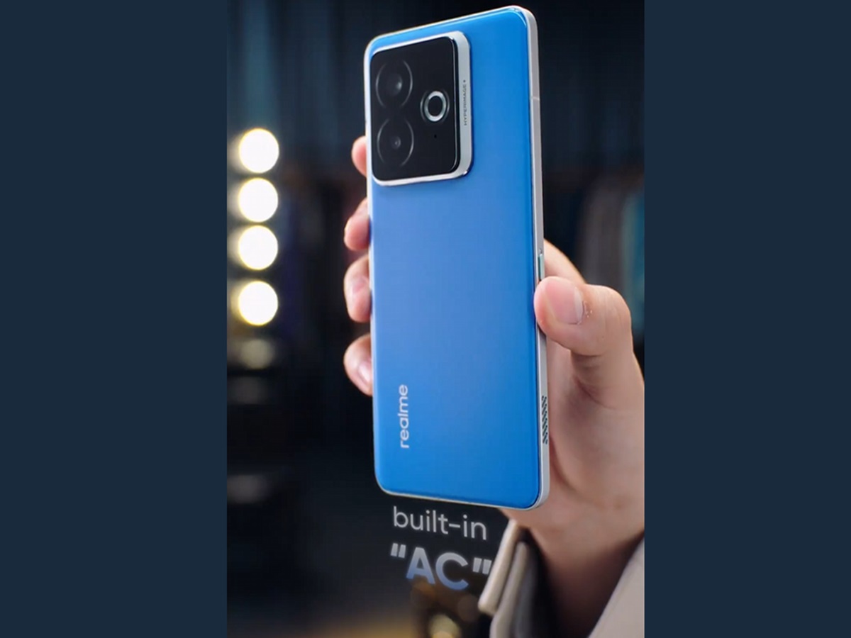 Realme presenta il Chill Fan Phone, uno smartphone con sistema di raffreddamento attivo integrato