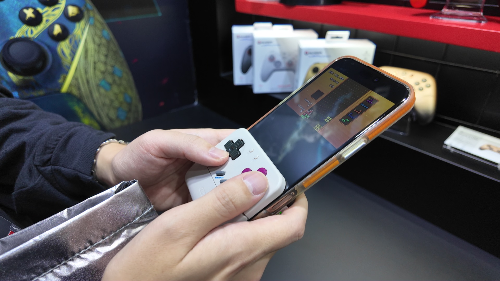 GameSir è l’accessorio che trasforma lo smartphone in un Game Boy con un nuovo controller a clip