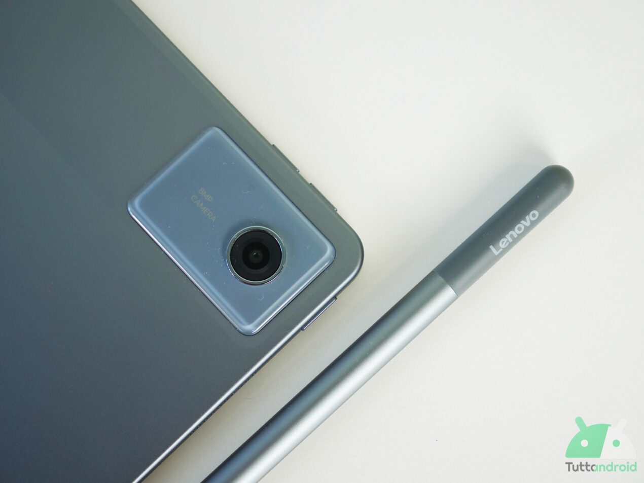 Serve un tablet da divano spendendo poco? Lenovo Idea Tab è perfetto e si trova a partire da 150€