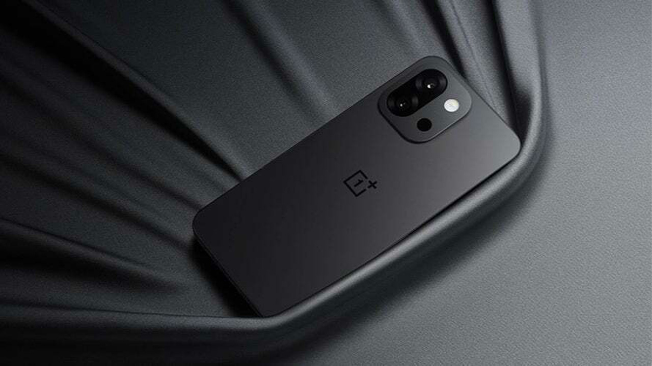 Un leak svela il possibile design di OnePlus 15