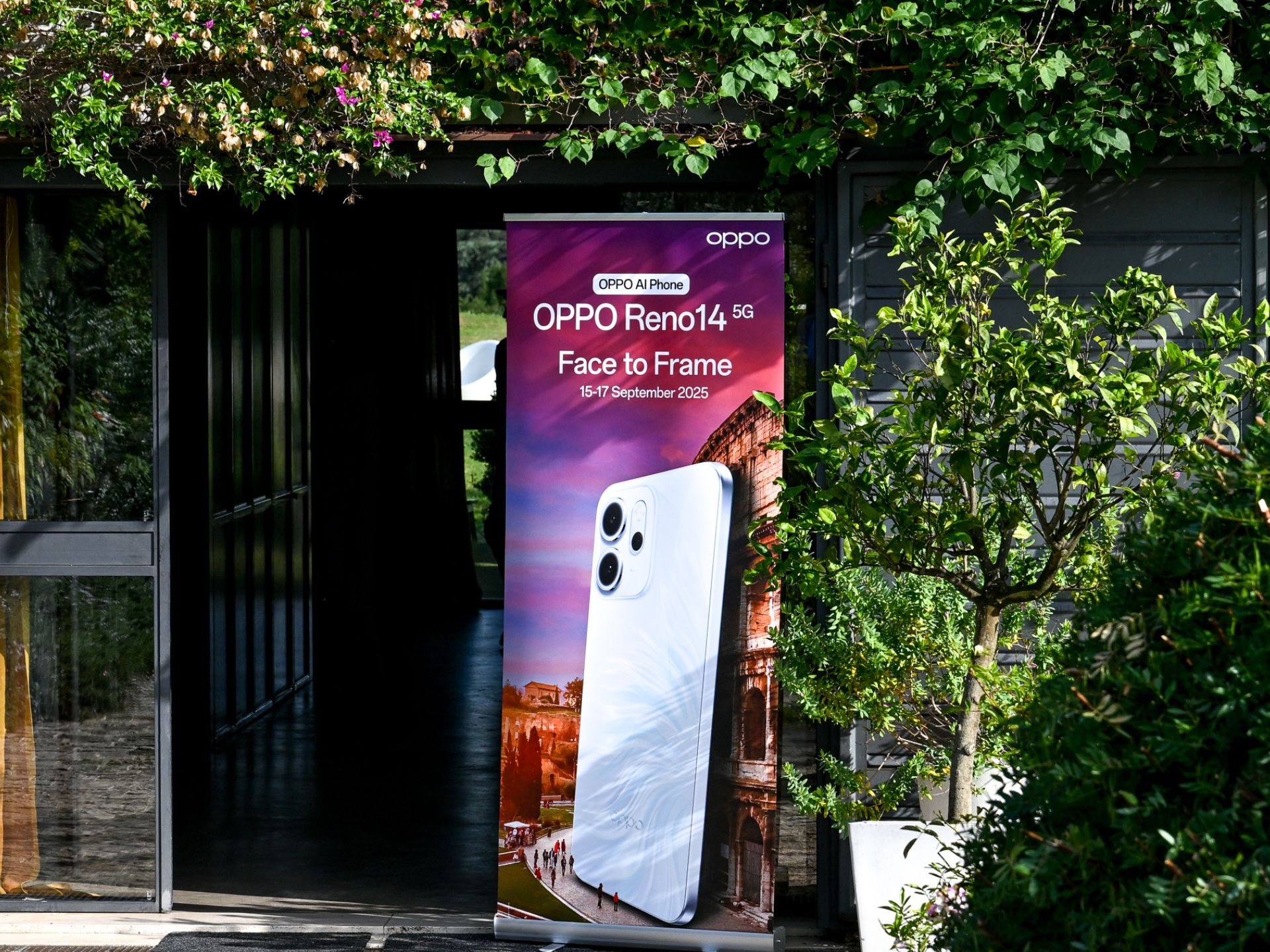 OPPO Reno14 è il protagonista di “Face to Frame” a Roma