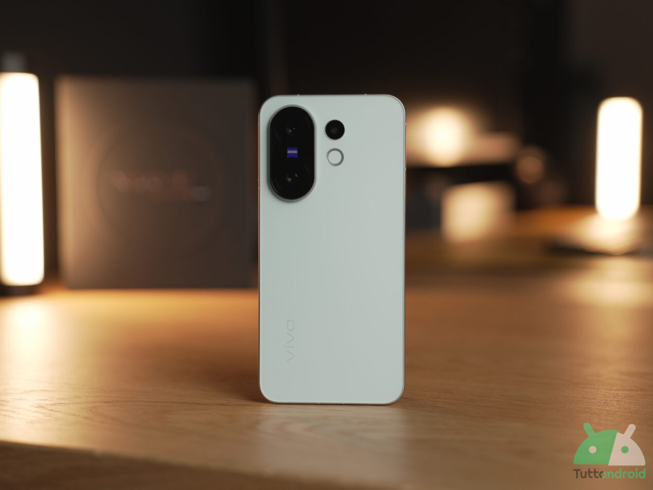 Recensione vivo X200 FE: compatto, fotocamere ZEISS e una super autonomia