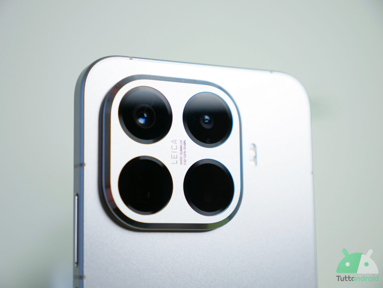 Gli Xiaomi 17T si avvicinano ancora al lancio: eccoli nei render stampa 