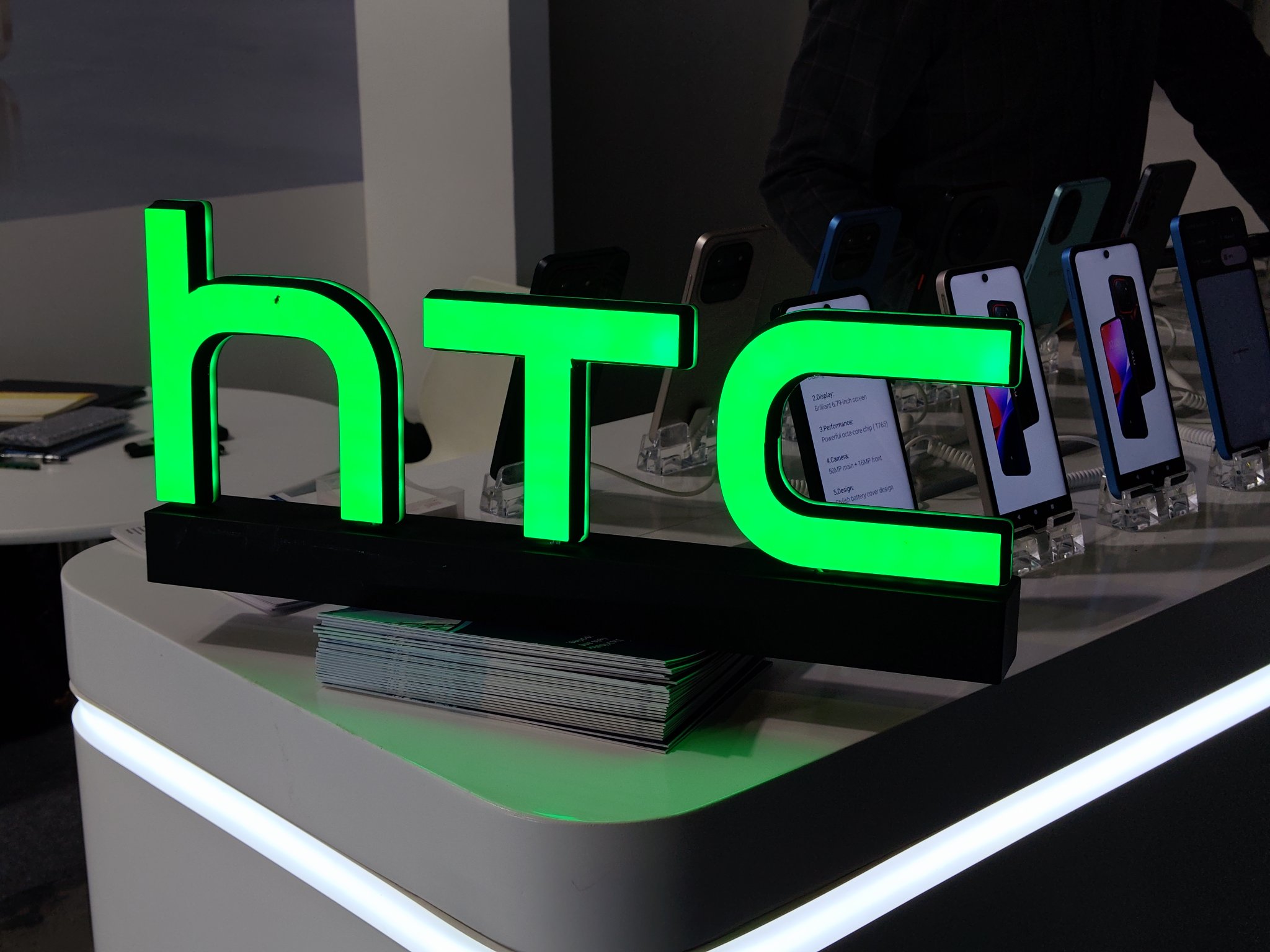 htc svela alcuni nuovi smartphone incluso uno per il gaming