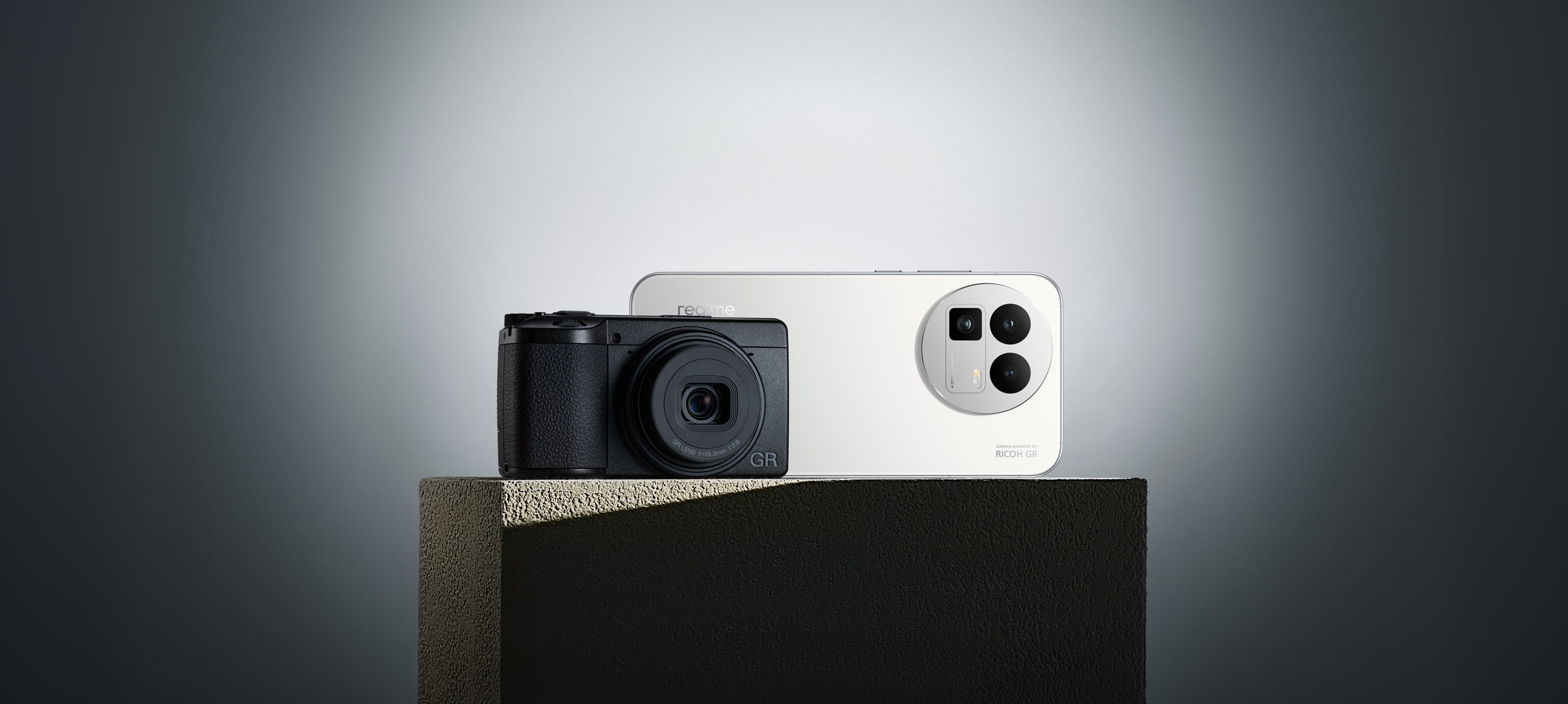 Realme GT8 cn e RICOH GR
