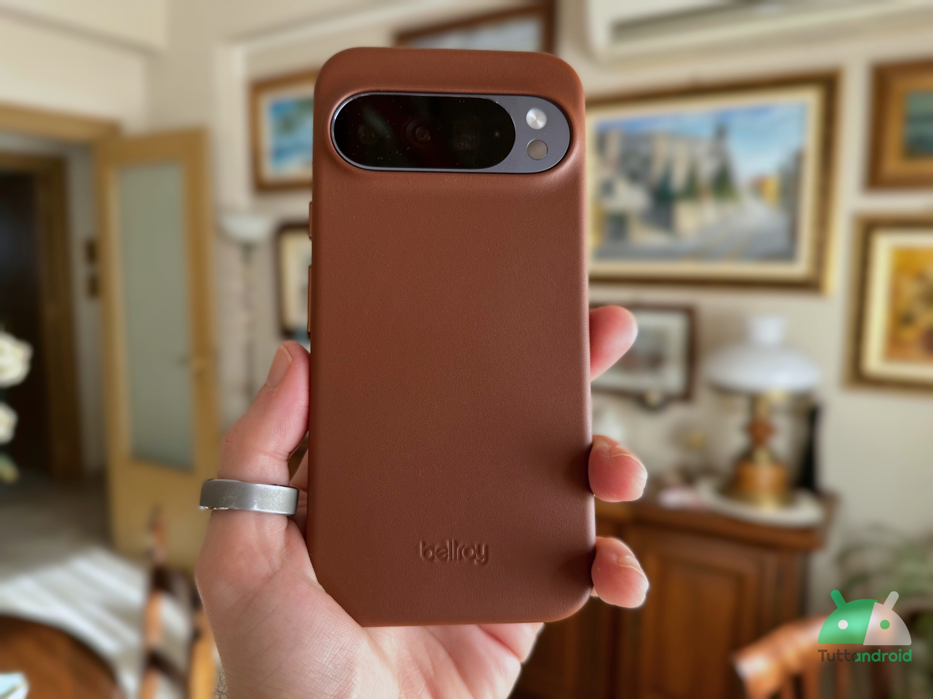 Recensione Bellroy Leather Pixel Case: una cover premium per Google Pixel 10 Pro XL