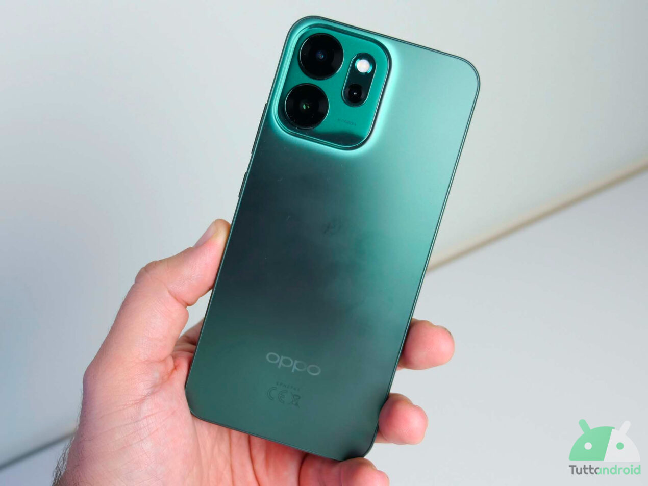OPPO Reno14 F 5G al minimo storico: super display, design premium e 6000 mAh a meno di 250€