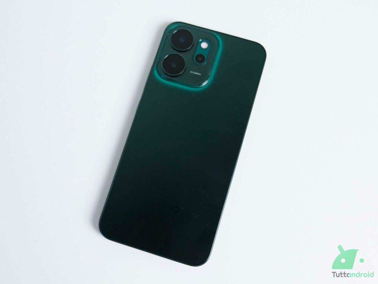 OPPO Reno14 F 5G: smartphone con batteria da 6000 mAh e display a 120 Hz in sconto per Natale