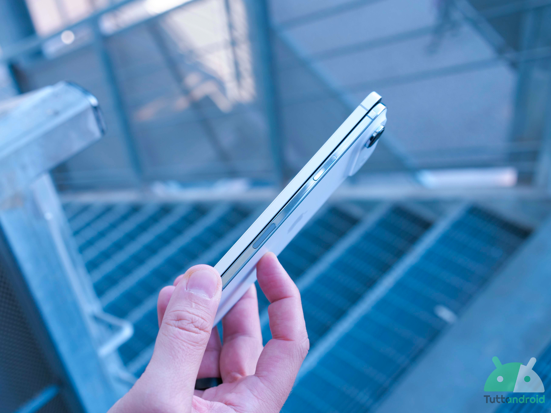 Galaxy S25 Edge contro iPhone Air