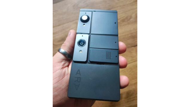 Project Ara, lo smartphone modulare di Google, si mostra in video dal vivo