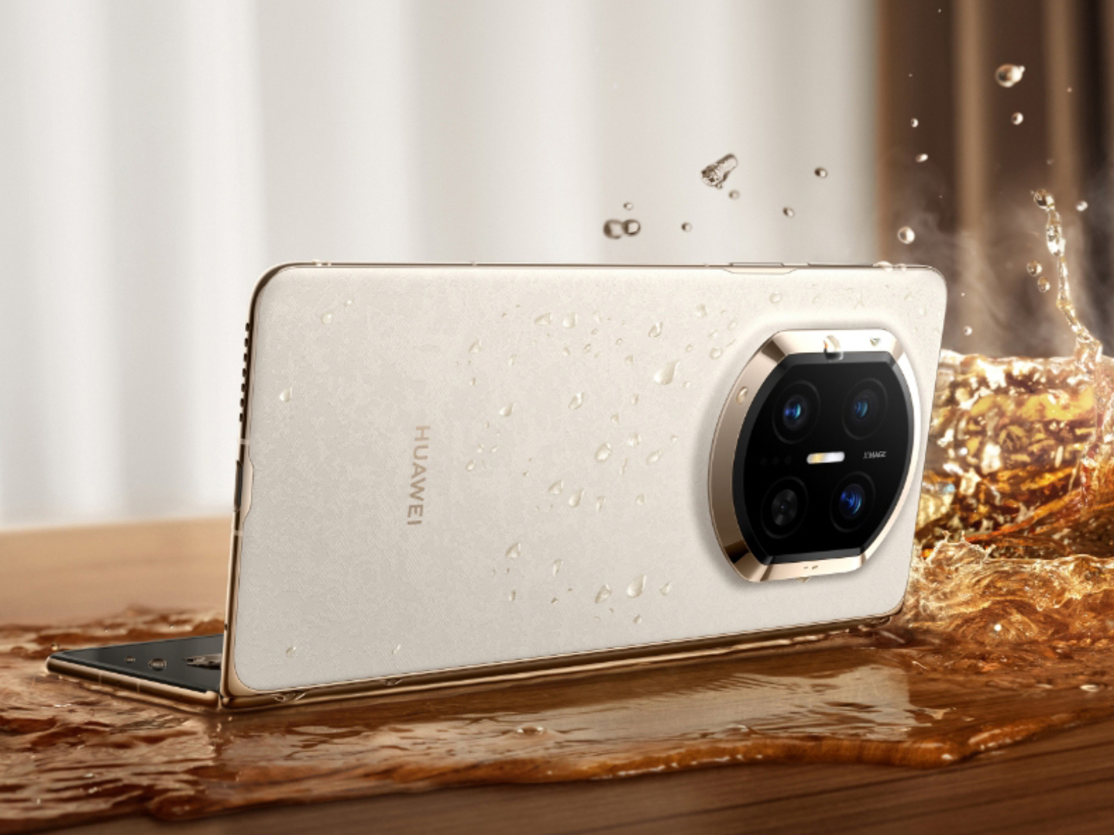 Huawei annuncia la serie Mate 80 e il nuovo pieghevole Mate X7 con chip Kirin e connettività satellitare