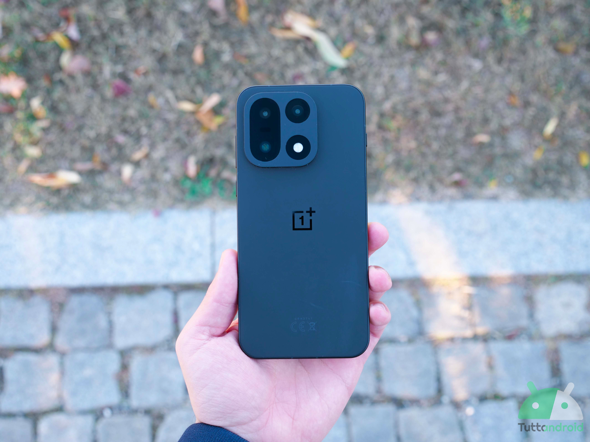 Recensione OnePlus 15: il ritorno alle origini che ci piace Recensione OnePlus 15: il ritorno alle origini che ci piace