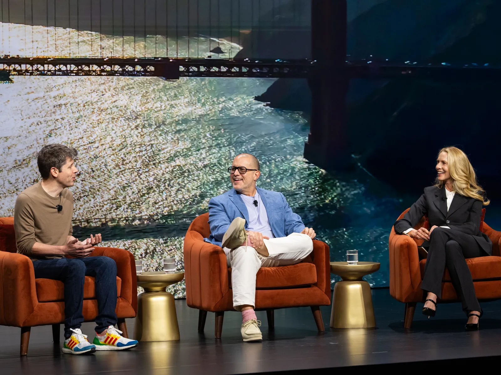 pronti i primi prototipi del dispositivo hardware di openai e jony ive debutto previsto entro due anni