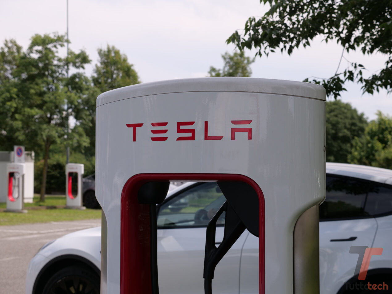 La disponibilità in tempo reale dei Supercharger di Tesla sbarca su Google Maps