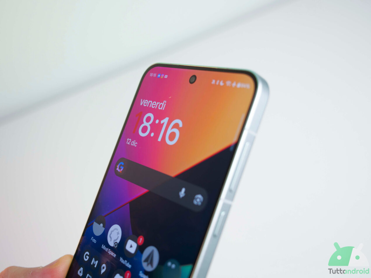 Un nuovo smartphone da gaming OnePlus sta arrivando: ecco Ace 6 Ultra e la sua particolare colorazione