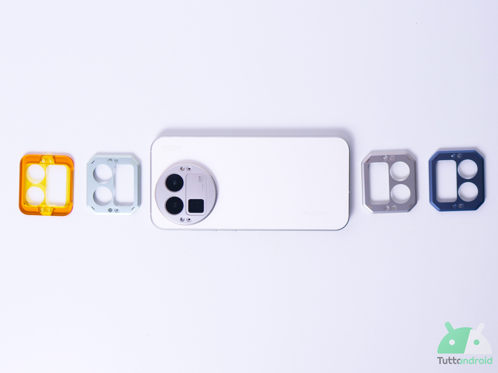 Foto paragonabili, prezzo molto più basso: così realme GT 8 Pro sfida iPhone 17 Pro Max Foto paragonabili, prezzo molto più basso: così realme GT 8 Pro sfida iPhone 17 Pro Max