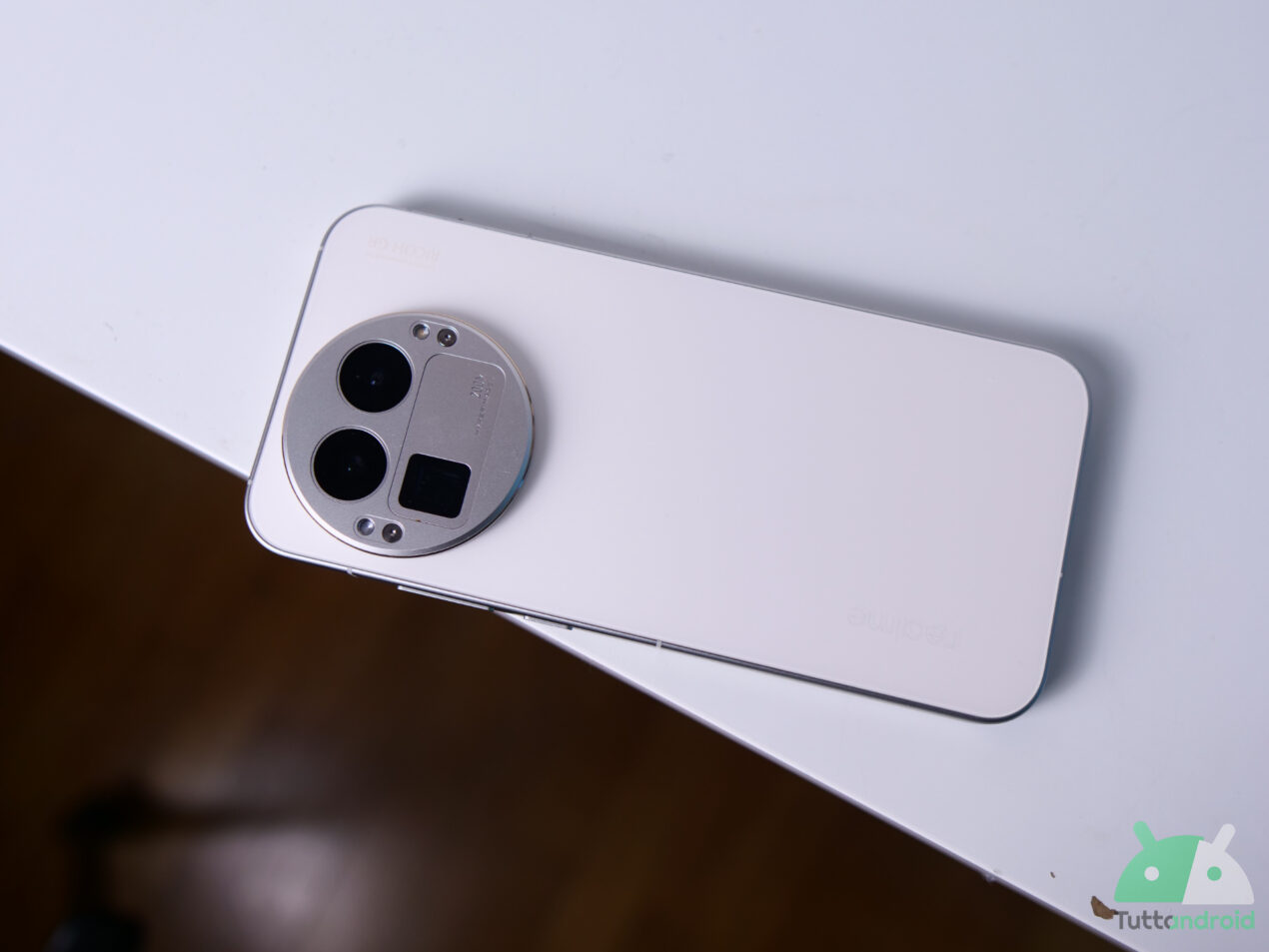 Foto da professionista e super batteria: Realme GT 8 Pro crolla al minimo su Amazon