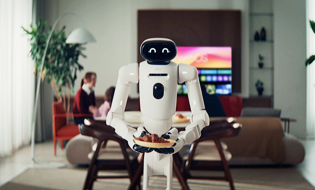 La vision Zero Labor Home di LG con CLOiD, il nuovo robot per le faccende domestiche