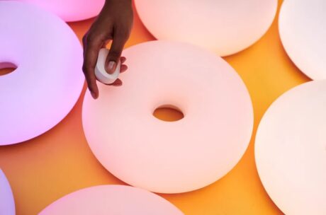 Disponibile anche in Italia la nuova lampada smart IKEA Varmblixt