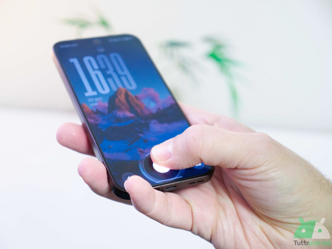 OPPO Reno15 Pro 5G crolla su eBay: la super batteria da 6200 mAh a prezzo mai visto