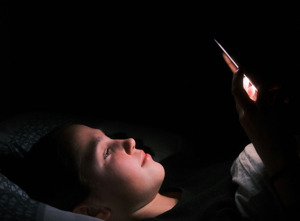 Utilizzate lo smartphone prima di dormire? Ecco perché non dovreste farlo
