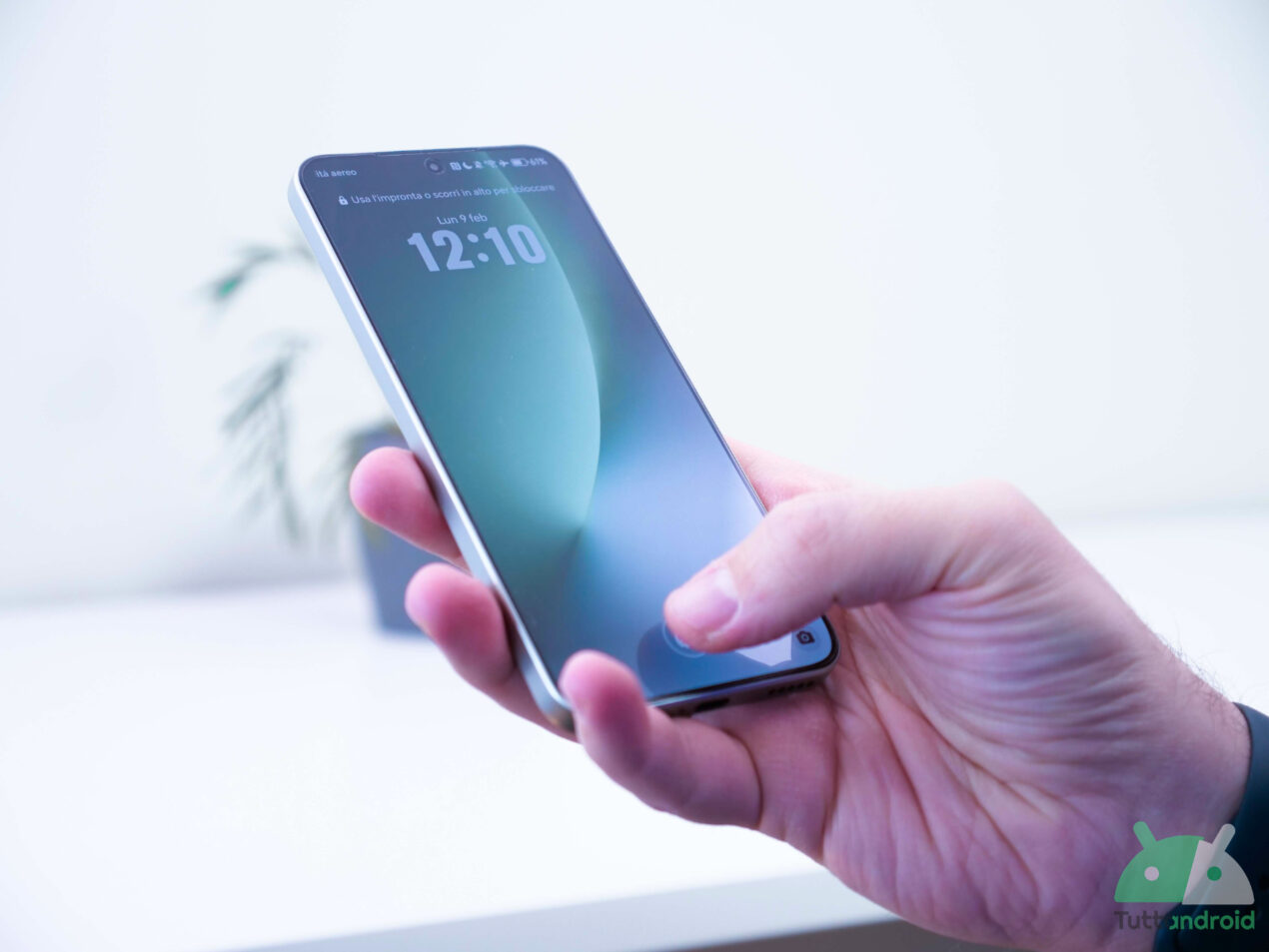 HONOR Magic8 Lite in offerta su AliExpress: lo smartphone da 7500 mAh scende a 215€