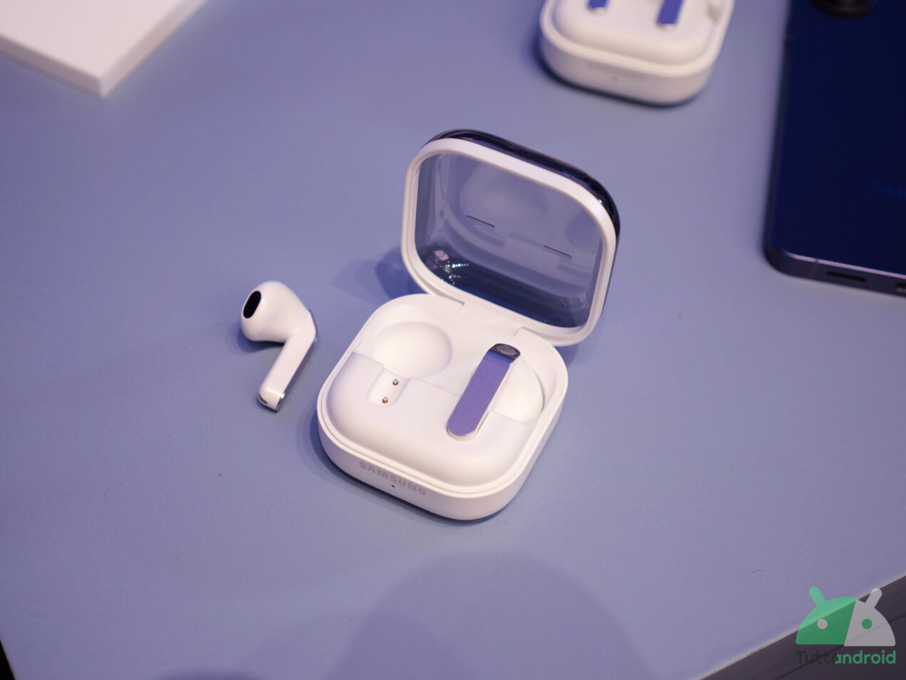 In arrivo delle Samsung Galaxy Buds inedite e un Galaxy SmartTag3 con design rinnovato: le immagini