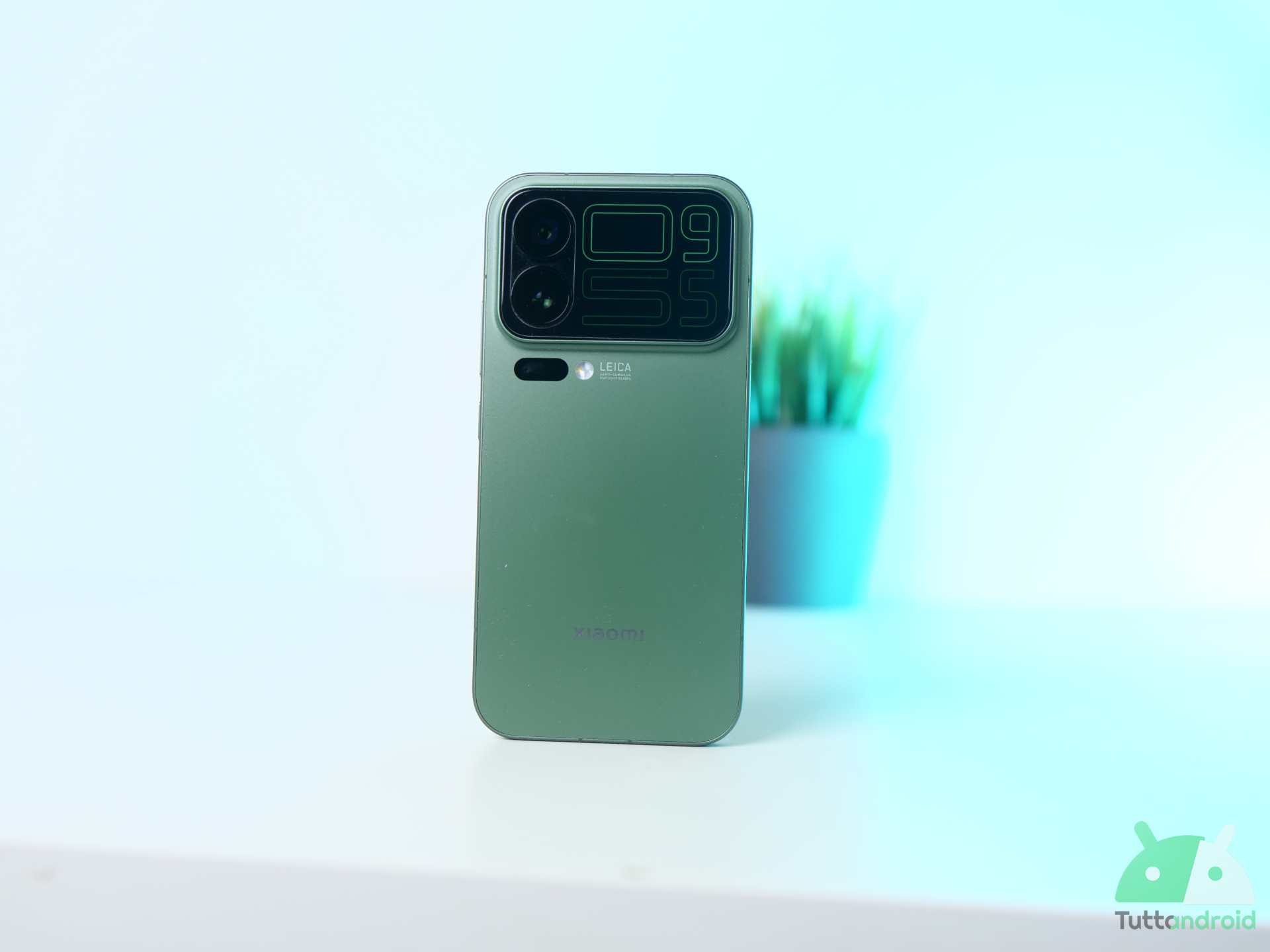 Xiaomi 18 in arrivo a settembre: display più grande e fotocamera periscopica da 200MP