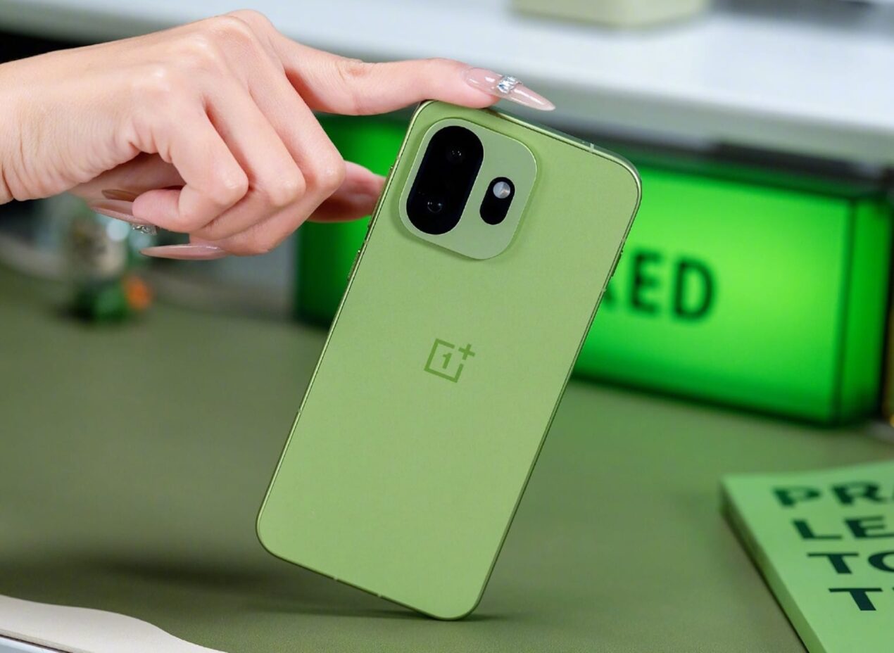 Il compatto OnePlus 15T sta arrivando e avrà degli accessori magnetici dedicati