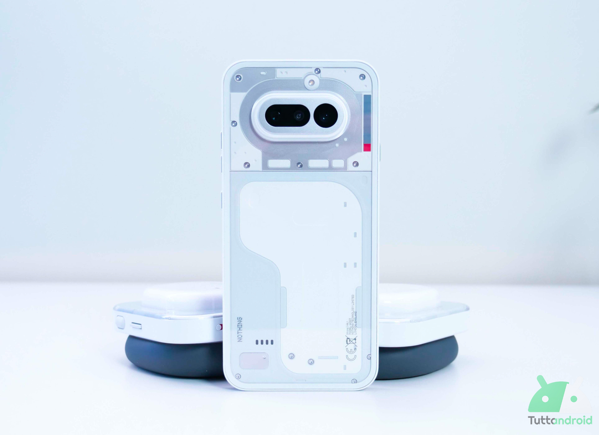 Recensione Nothing Phone (4a): la Glyph si reinventa e si fa più seria