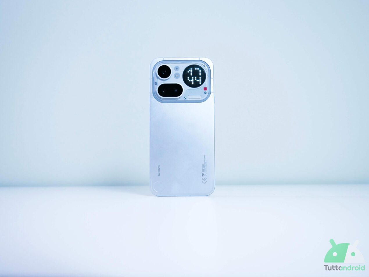 Nothing stuzzica i fan con un teaser che potrebbe rivelare il Nothing Phone 4b