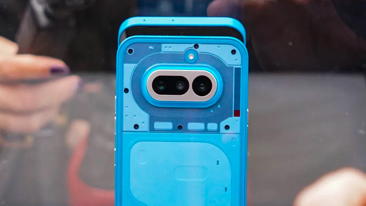 Nothing Phone 4a si mostra nelle sue colorazioni al MWC 2026