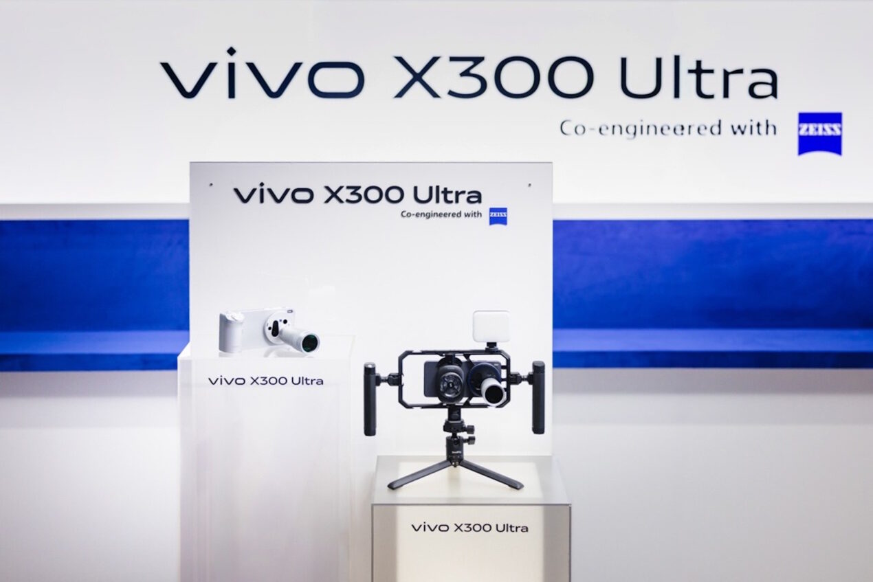 Vivo X300 Ultra si mostra al MWC con due accessori per la fotografia professionale