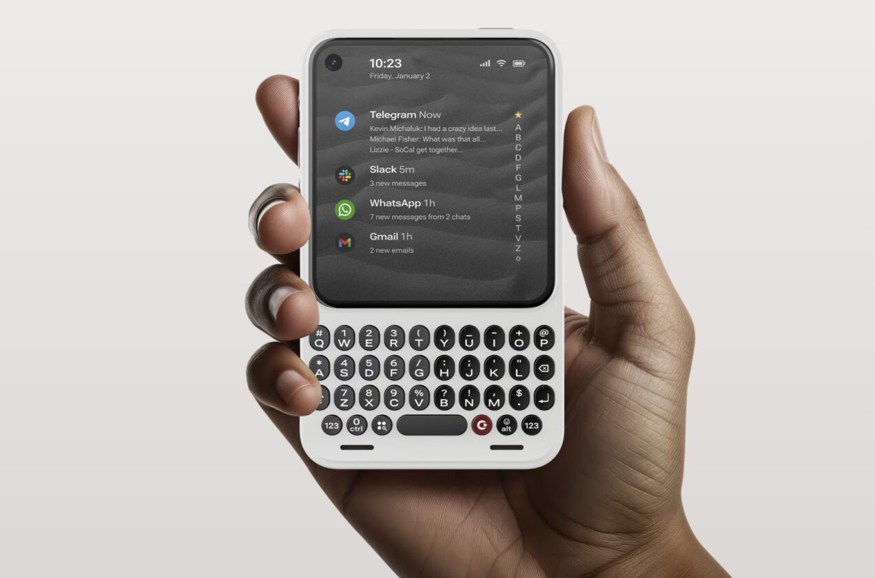 Clicks Communicator sarà lanciato con Android 17 e una batteria più grande