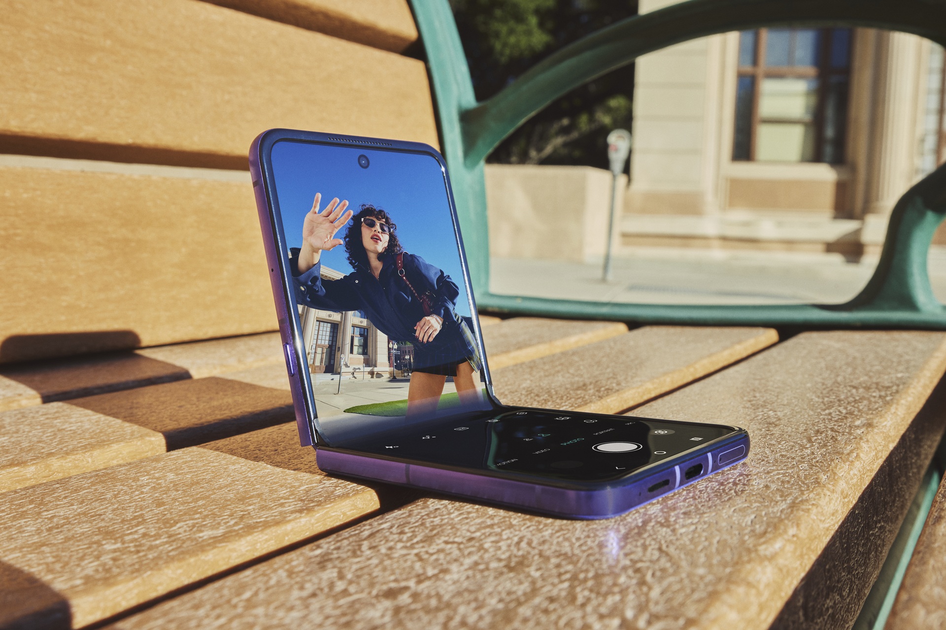 Motorola Razr 70 Ultra Lifestyle
