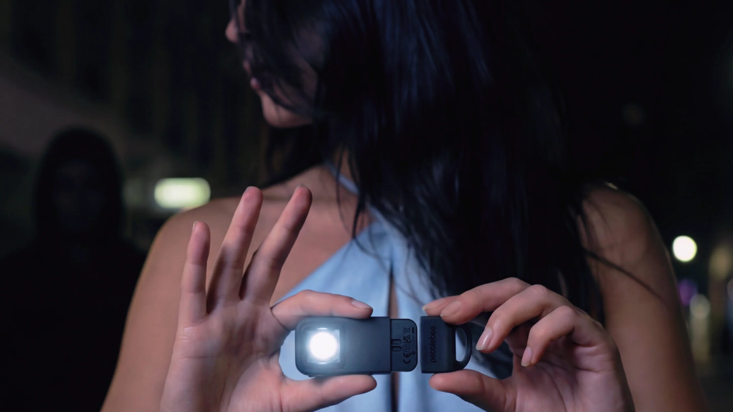 Pebblebee Halo - Lifestyle