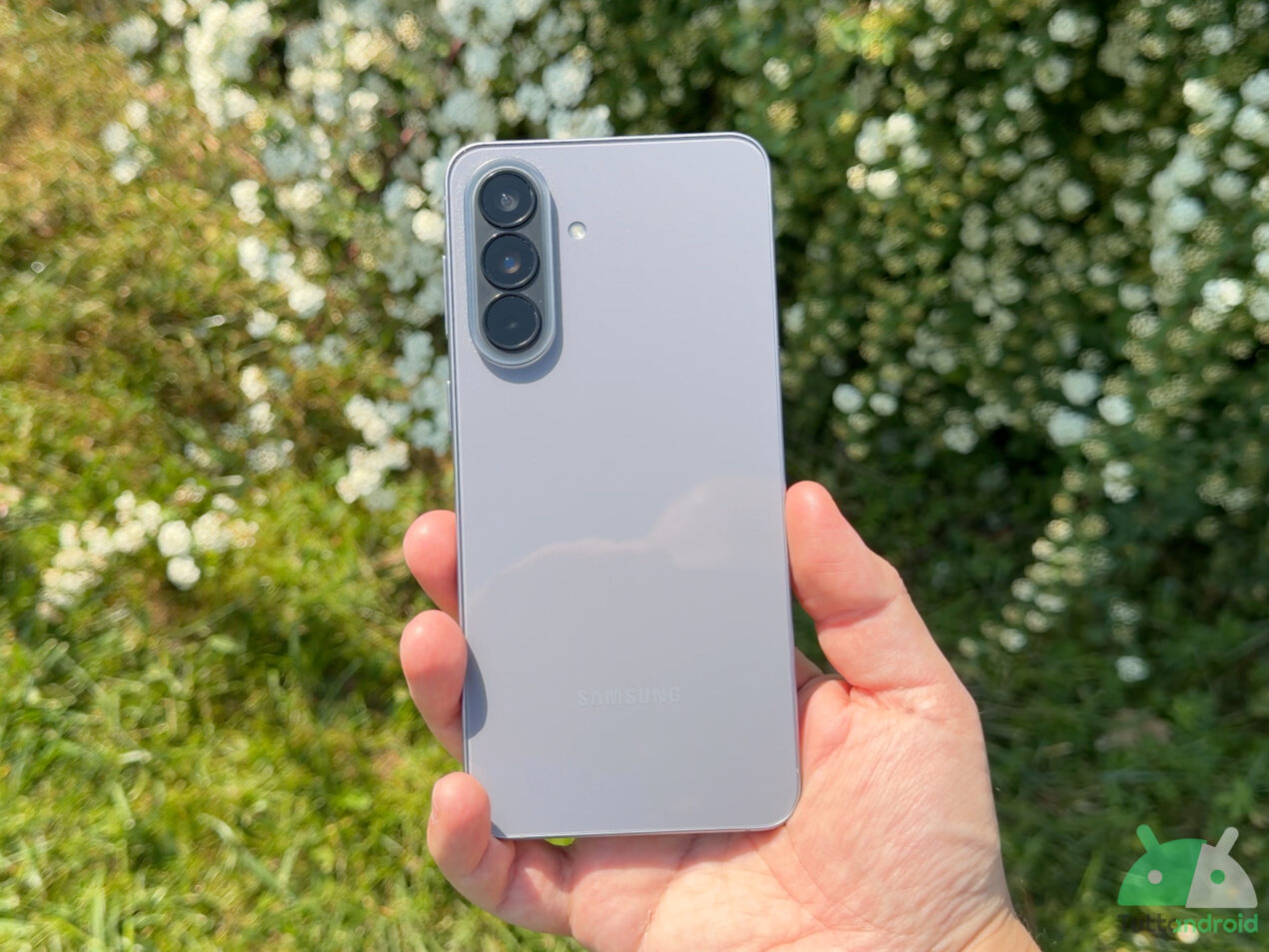 Samsung aggiorna vari altri smartphone oggi con nuove patch di sicurezza e One UI 8.5