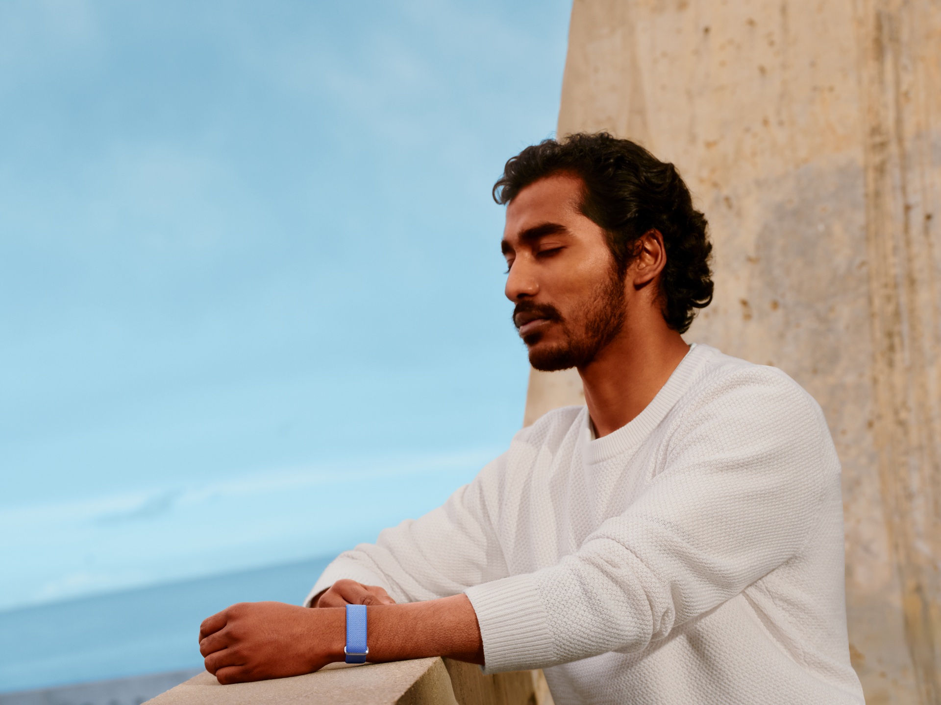 Fitbit Air - Lavender Lifestyle 2