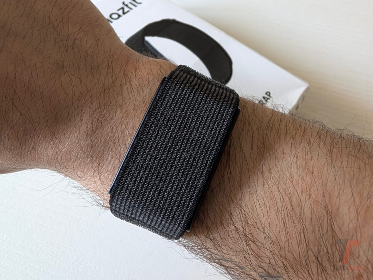 Amazfit Helio Strap 2 appare nei documenti FCC: in arrivo il rivale di Fitbit Air