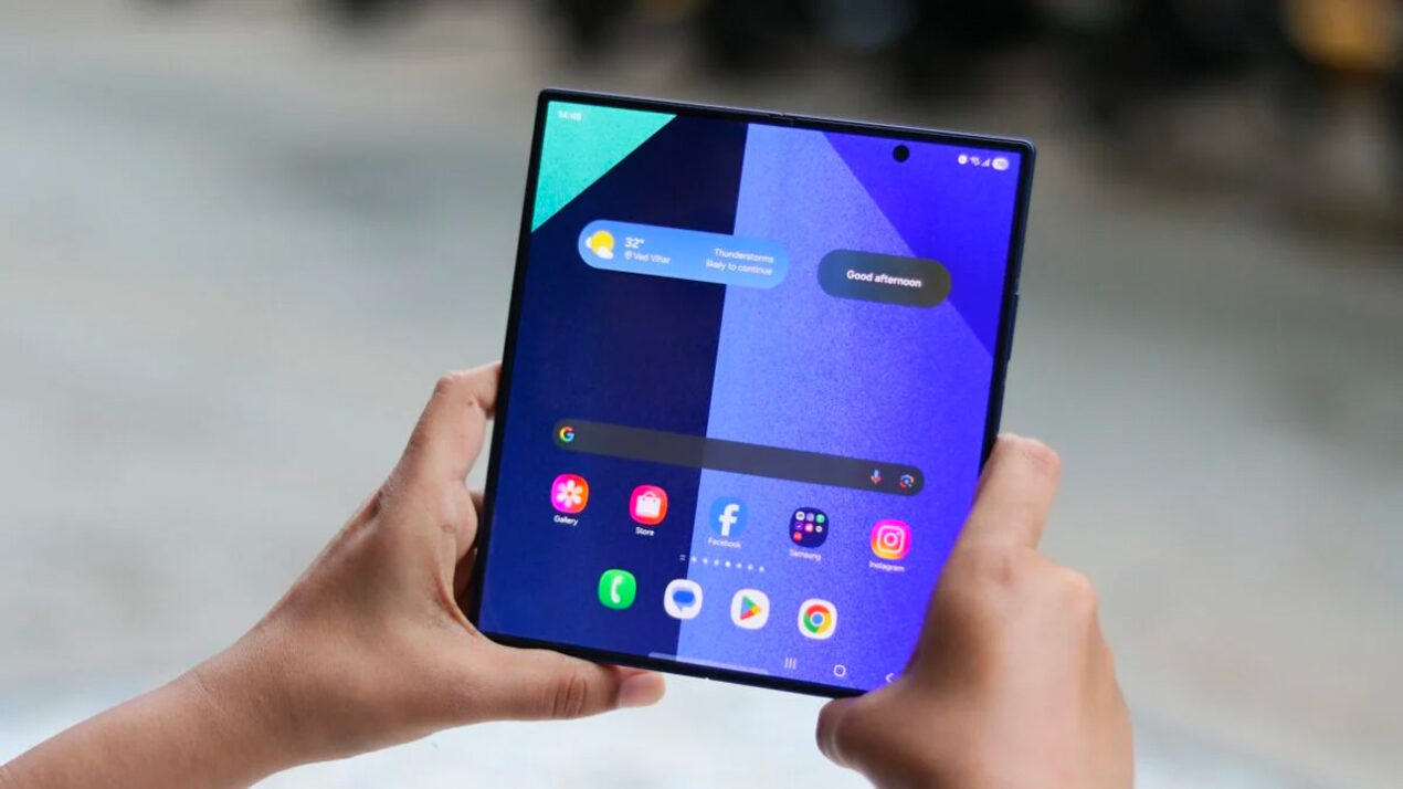 Samsung Galaxy Z Fold8: si punta sul vetro più spesso per eliminare la piega